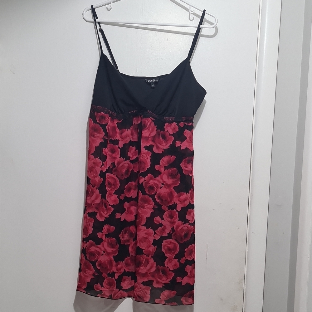 🟣🟣George Black and Red Floral Nightgown
